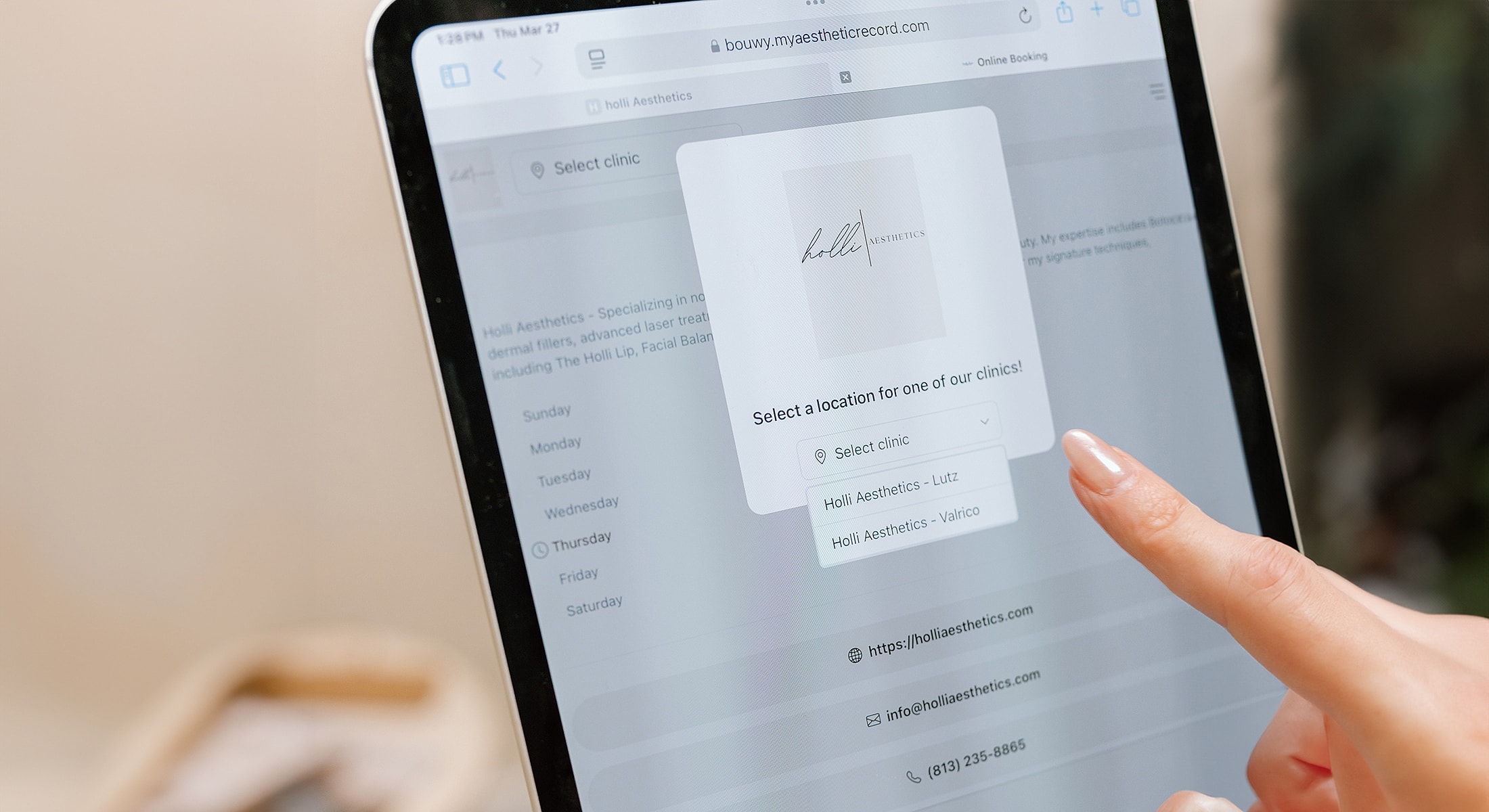 User selecting clinic on aesthetic website.